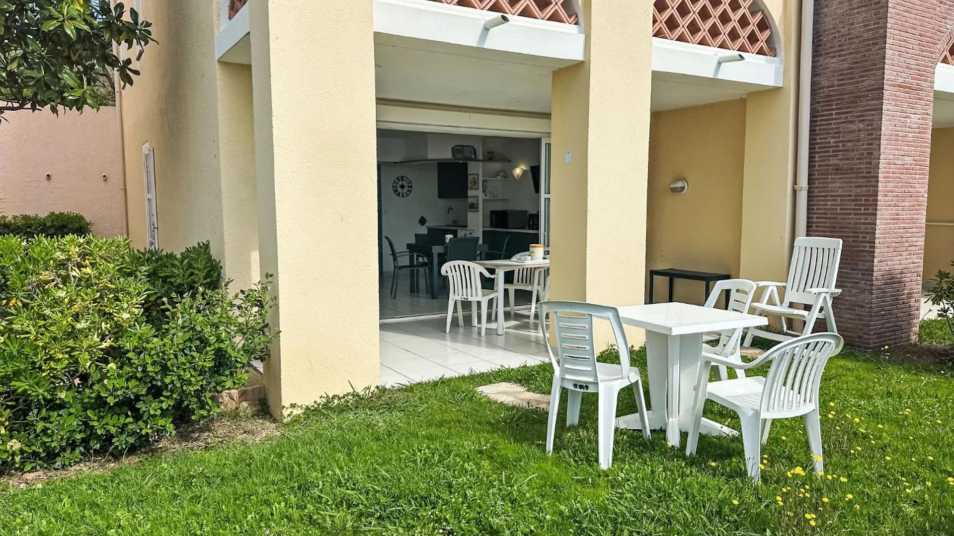 Apartment Village Cap Esterel - Les Bastides-10 By Interhome Saint-Raphaël 0*,  França