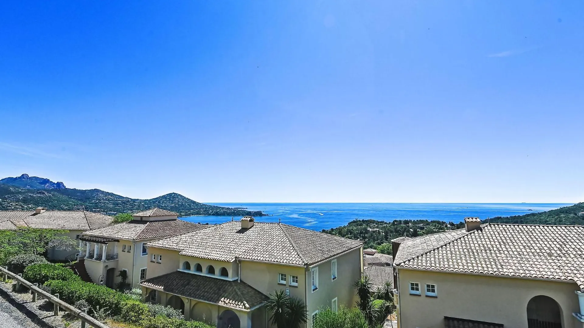 Apartment Village Cap Esterel - Les Bastides-10 By Interhome Saint-Raphaël 0*,  França